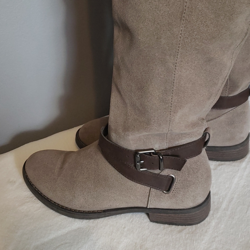 Boots, knee leghth boots, size 8